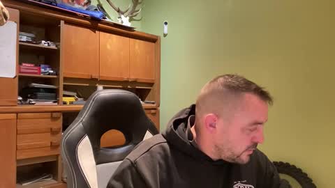 Snapshot of benochau chatting on April 2026 04:16:01 AM benochau online show from April 2026 04:16:01 AM