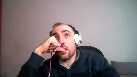 Snapshot of bentish chatting on January 2025 03:51:01 PM bentish online show from January 2025 03:51:01 PM