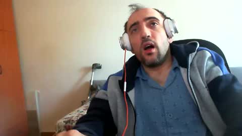 Snapshot of bentish chatting on January 2025 08:18:02 AM bentish online show from January 2025 08:18:02 AM