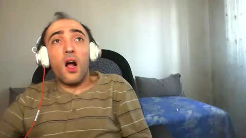 Snapshot of bentish chatting on October 2025 05:05:01 AM bentish online show from October 2025 05:05:01 AM