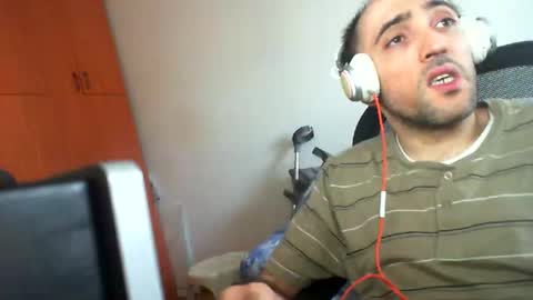 Snapshot of bentish chatting on November 2025 09:42:02 AM bentish online show from November 2025 09:42:02 AM