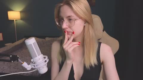 Snapshot of benty_bunny chatting on December 2024 07:49:01 PM Alice online show from December 2024 07:49:01 PM