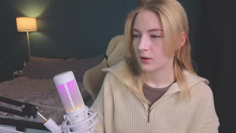 Snapshot of benty_bunny chatting on December 2024 07:33:01 PM Alice online show from December 2024 07:33:01 PM