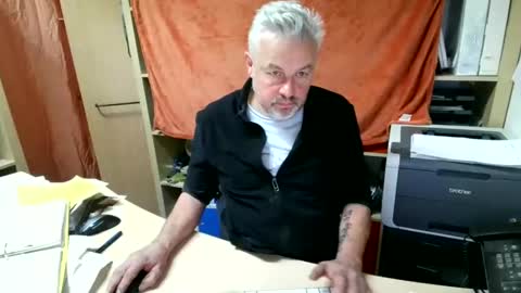 Snapshot of berg_boy chatting on December 2024 01:09:02 PM Martin online show from December 2024 01:09:02 PM