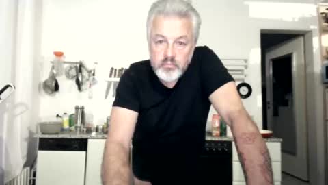 Snapshot of berg_boy chatting on November 2025 10:15:01 PM Martin online show from November 2025 10:15:01 PM