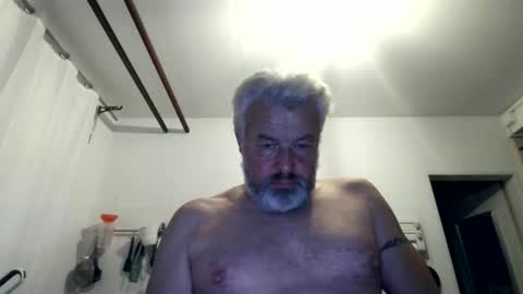Snapshot of berg_boy chatting on November 2025 11:29:01 PM Martin online show from November 2025 11:29:01 PM