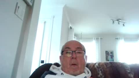 Snapshot of bernard1102 chatting on December 2024 02:05:02 PM bernard1102 online show from December 2024 02:05:02 PM