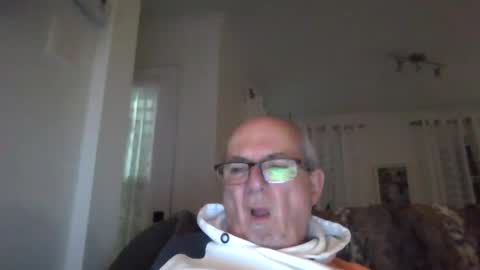 Snapshot of bernard1102 chatting on December 2024 10:29:01 PM bernard1102 online show from December 2024 10:29:01 PM