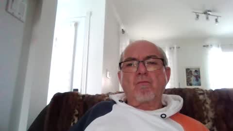 Snapshot of bernard1102 chatting on December 2024 07:21:02 PM bernard1102 online show from December 2024 07:21:02 PM