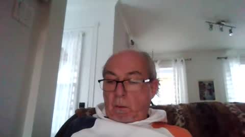 Snapshot of bernard1102 chatting on December 2024 01:19:02 PM bernard1102 online show from December 2024 01:19:02 PM