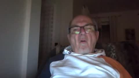 Snapshot of bernard1102 chatting on January 2025 04:29:01 AM bernard1102 online show from January 2025 04:29:01 AM