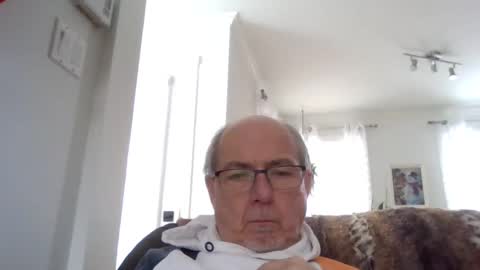 Snapshot of bernard1102 chatting on January 2025 03:27:01 PM bernard1102 online show from January 2025 03:27:01 PM