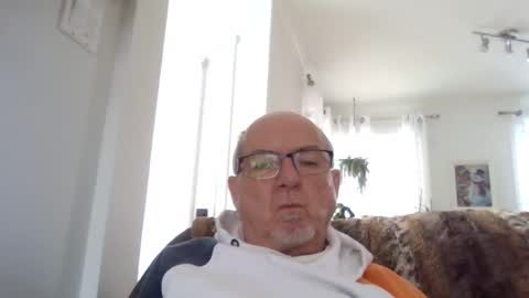 Snapshot of bernard1102 chatting on January 2025 03:15:02 PM bernard1102 online show from January 2025 03:15:02 PM