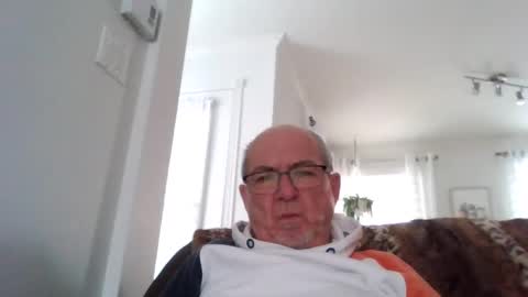 Snapshot of bernard1102 chatting on January 2025 08:35:01 PM bernard1102 online show from January 2025 08:35:01 PM