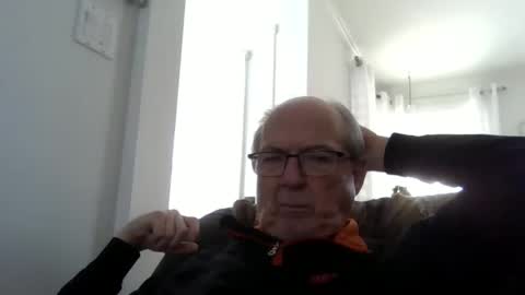 Snapshot of bernard1102 chatting on February 2025 06:52:02 PM bernard1102 online show from February 2025 06:52:02 PM