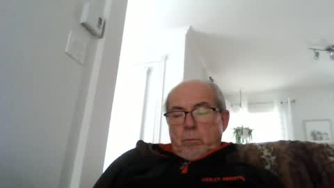 Snapshot of bernard1102 chatting on March 2025 08:42:02 PM bernard1102 online show from March 2025 08:42:02 PM