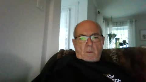 Snapshot of bernard1102 chatting on September 2025 10:37:01 AM bernard1102 online show from September 2025 10:37:01 AM