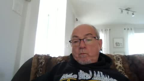 Snapshot of bernard1102 chatting on September 2025 12:27:02 PM bernard1102 online show from September 2025 12:27:02 PM