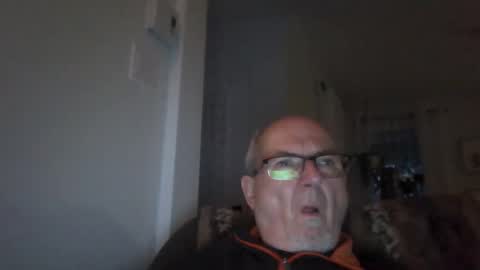 Snapshot of bernard1102 chatting on September 2025 10:46:02 PM bernard1102 online show from September 2025 10:46:02 PM