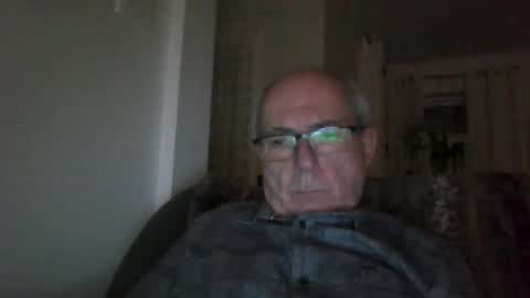 Snapshot of bernard1102 chatting on November 2025 04:38:01 AM bernard1102 online show from November 2025 04:38:01 AM