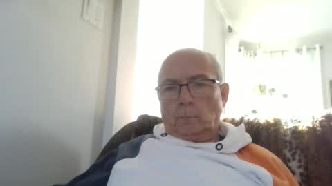 Snapshot of bernard1102 chatting on December 2025 04:14:01 PM bernard1102 online show from December 2025 04:14:01 PM