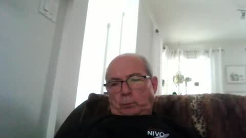 Snapshot of bernard1102 chatting on January 2026 02:52:02 PM bernard1102 online show from January 2026 02:52:02 PM