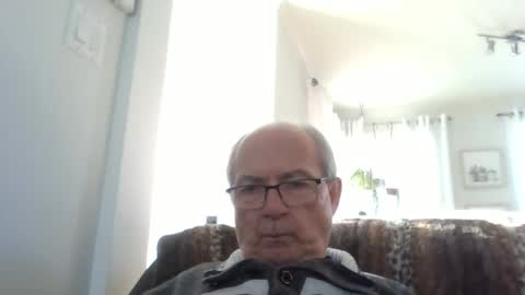 Snapshot of bernard1102 chatting on February 2026 04:05:02 PM bernard1102 online show from February 2026 04:05:02 PM