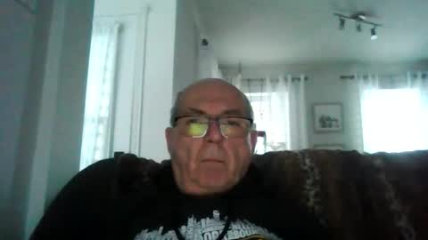 Snapshot of bernard1102 chatting on February 2026 09:43:01 PM bernard1102 online show from February 2026 09:43:01 PM