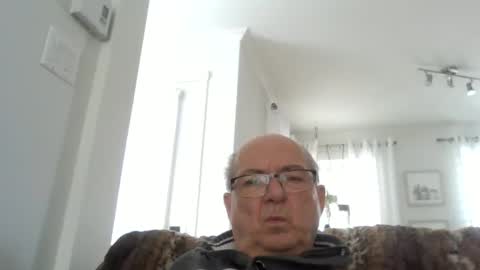 Snapshot of bernard1102 chatting on February 2026 01:43:01 PM bernard1102 online show from February 2026 01:43:01 PM