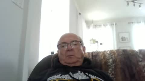 Snapshot of bernard1102 chatting on March 2026 04:25:02 PM bernard1102 online show from March 2026 04:25:02 PM