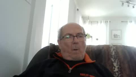 Snapshot of bernard1102 chatting on April 2026 06:20:01 PM bernard1102 online show from April 2026 06:20:01 PM