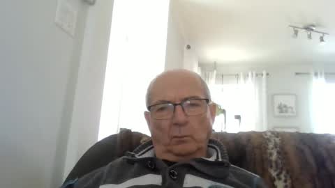 Snapshot of bernard1102 chatting on April 2026 02:39:02 PM bernard1102 online show from April 2026 02:39:02 PM