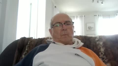 Snapshot of bernard1102 chatting on April 2026 03:38:02 PM bernard1102 online show from April 2026 03:38:02 PM