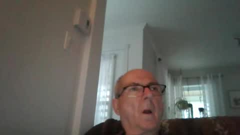 Snapshot of bernard1102 chatting on April 2026 11:18:02 PM bernard1102 online show from April 2026 11:18:02 PM