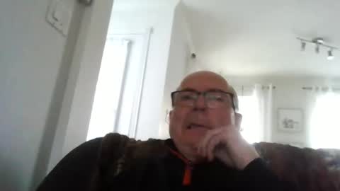Snapshot of bernard1102 chatting on April 2026 10:01:02 PM bernard1102 online show from April 2026 10:01:02 PM