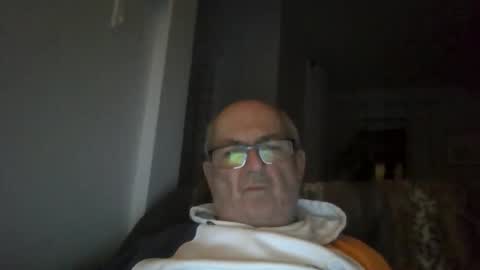 Snapshot of bernard1102 chatting on April 2026 12:45:01 AM bernard1102 online show from April 2026 12:45:01 AM