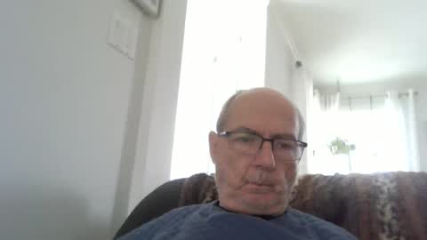 Snapshot of bernard1102 chatting on April 2026 01:01:01 PM bernard1102 online show from April 2026 01:01:01 PM