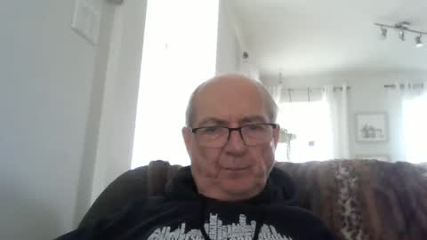 Snapshot of bernard1102 chatting on May 2026 01:49:01 PM bernard1102 online show from May 2026 01:49:01 PM