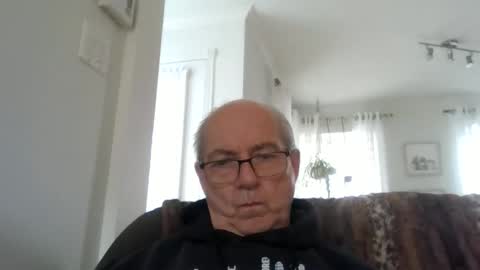 Snapshot of bernard1102 chatting on May 2026 12:12:02 PM bernard1102 online show from May 2026 12:12:02 PM