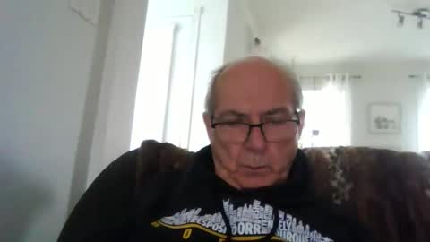 Snapshot of bernard1102 chatting on May 2026 12:44:01 PM bernard1102 online show from May 2026 12:44:01 PM