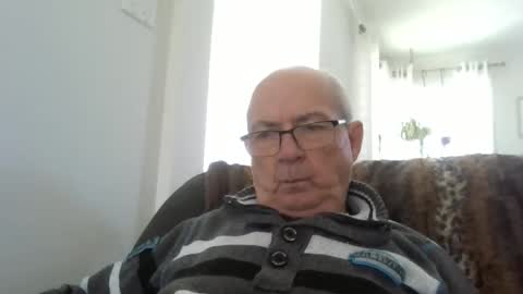 Snapshot of bernard1102 chatting on May 2026 02:22:02 PM bernard1102 online show from May 2026 02:22:02 PM