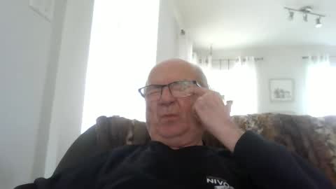 Snapshot of bernard1102 chatting on May 2026 02:14:01 PM bernard1102 online show from May 2026 02:14:01 PM