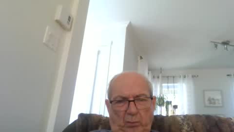 Snapshot of bernard1102 chatting on May 2026 12:35:01 PM bernard1102 online show from May 2026 12:35:01 PM