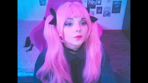 Snapshot of berriekitten chatting on April 2026 03:50:01 PM BerrieKitten online show from April 2026 03:50:01 PM