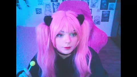 Snapshot of berriekitten chatting on April 2026 07:52:01 PM BerrieKitten online show from April 2026 07:52:01 PM