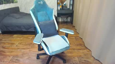 Im Lola online show from February 2025 01:33:01 PM