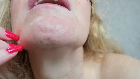 Snapshot of best__angelica chatting on February 2025 06:48:02 PM best__angelica online show from February 2025 06:48:02 PM