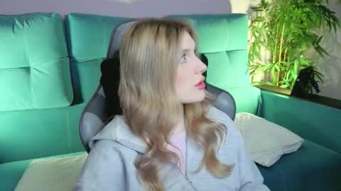 Danny and Kira online show from September 2025 08:37:02 AM