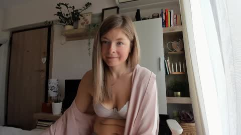 Snapshot of bestgirl_ofthe_neighborhood chatting on October 2025 08:29:01 AM Vicky online show from October 2025 08:29:01 AM