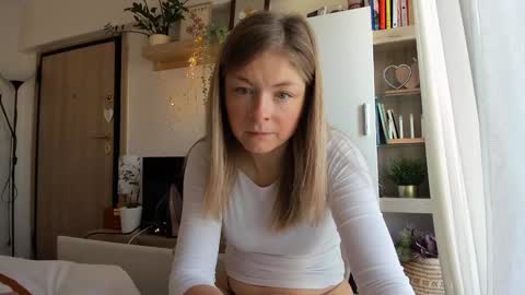 Snapshot of bestgirl_ofthe_neighborhood chatting on December 2025 07:47:01 AM Vicky online show from December 2025 07:47:01 AM